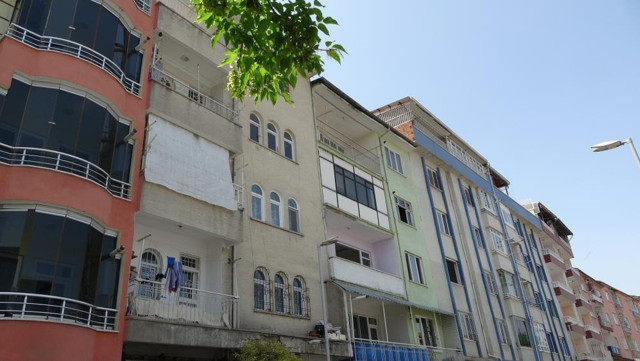 Bir süredir haber alınamıyordu! Yakınları çatıda feci halde buldu - Resim: 0