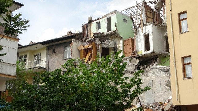 Ekipleri harekete geçiren ihbar: Malatya'da hasarlı binadan gelen sesler korkuttu! - Resim: 1