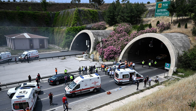 İzmir'deki Bayraklı Tünelleri'nde tır yangını! - Resim: 0