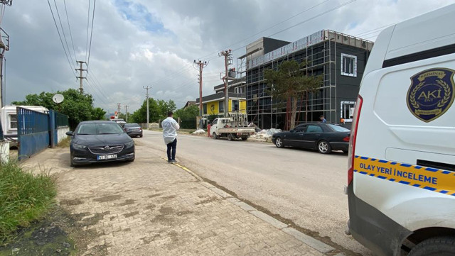 Kocaeli'de korkunç olay! Elektrik akımına kapılan işçi, 3'üncü kattan düşerek ağır yaralandı - Resim: 1