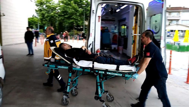 Öfkeli kadın dehşet saçtı! Ayrılmak isteyen sevgilisini bıçakladı - Resim: 0