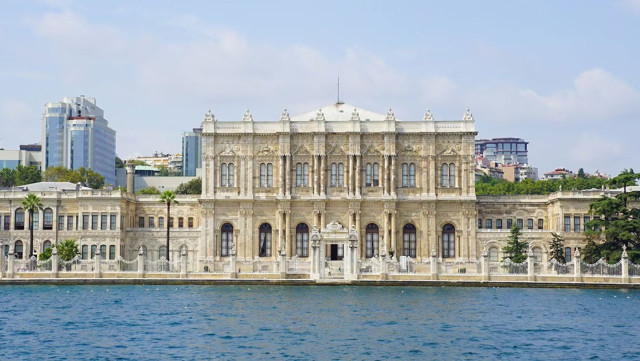 Dolmabahçe Sarayı'nın açılışının üzerinden 167 yıl geçti - Resim: 0