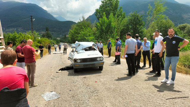 Bayram alışverişine gitmek için bindikleri araçta kardeşlerden biri can verdi - Resim: 0