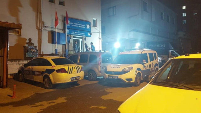 Zonguldak'ta hareketli dakikalar! Husumetlilerine saldırdı, polise direndi: Kaçmaya çalışırken kıskıvrak yakalandı! - Resim: 0