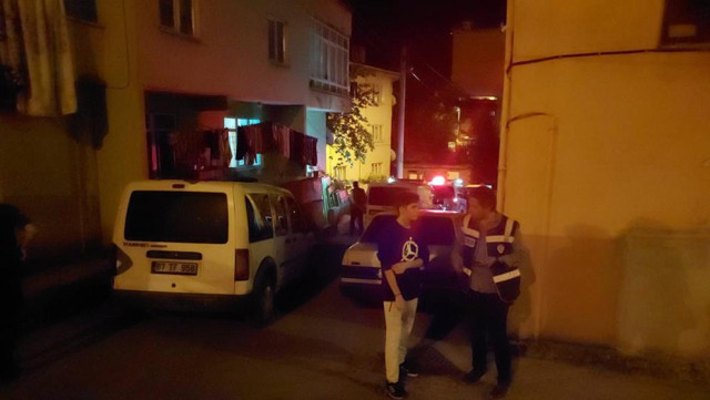 Zonguldak'ta hareketli dakikalar! Husumetlilerine saldırdı, polise direndi: Kaçmaya çalışırken kıskıvrak yakalandı! - Resim: 2