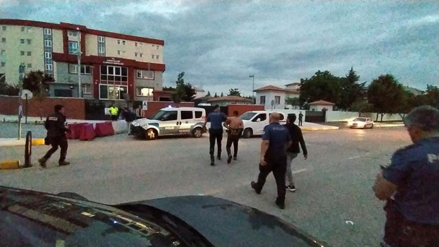 Çorum'da hareketli dakikalar! Benzin dökerek kendini yakmaya çalıştı, polis şahsın üzerine atladı - Resim: 4