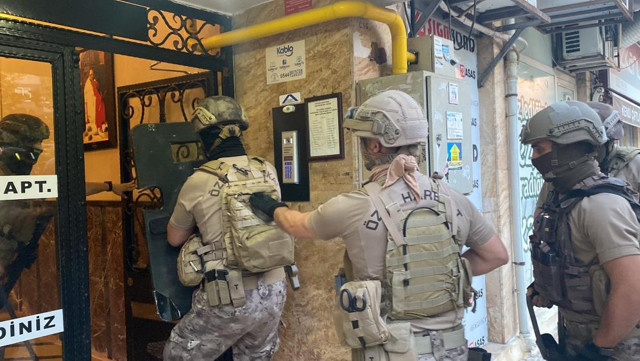 Mersin merkezli 5 ilde organize suç örgütüne şafak baskını: Çok sayıda gözaltı var! - Resim: 0