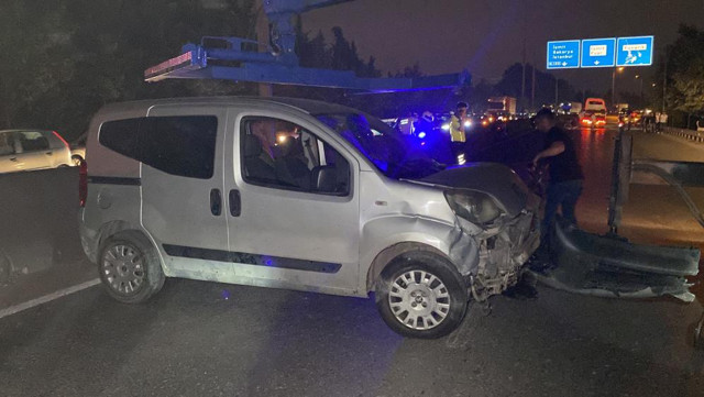 Kocaeli'de korkunç kaza! Araçlar takla attı, trafik durdu: Ortalık savaş alanına döndü! - Resim: 1