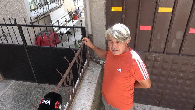 3 gündür mahsur kalan kedi kurtarılmayı bekliyor: Annesi garaj kapısında nöbet tutuyor - Resim: 3