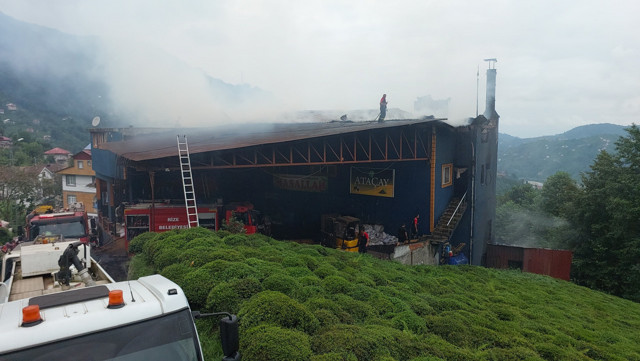 Rize'de çay fabrikasında yangın: 1 kişi hastanelik oldu - Resim: 0