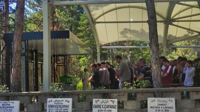 Kastamonu'da genç kızın 3. kattan düşme anı güvenlik kamerasına saniye saniye yansıdı - Resim: 0