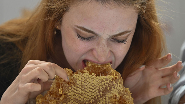 2 dakikada 1 kilogram balı silip süpürdüler! - Resim: 0