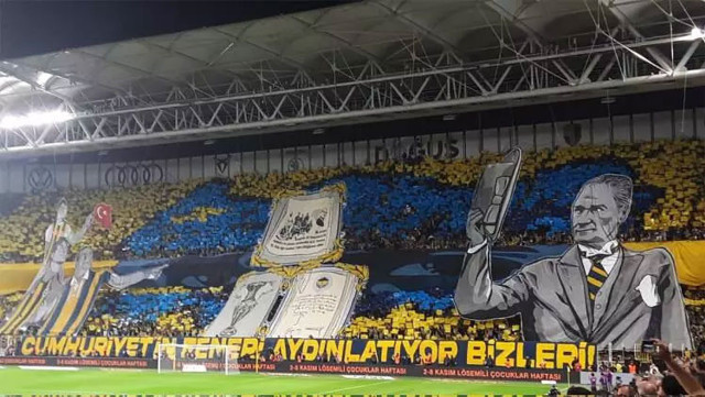 Fenerbahçe tribünlerinden dev maç öncesi Cumhuriyet koreografisi - Resim: 0