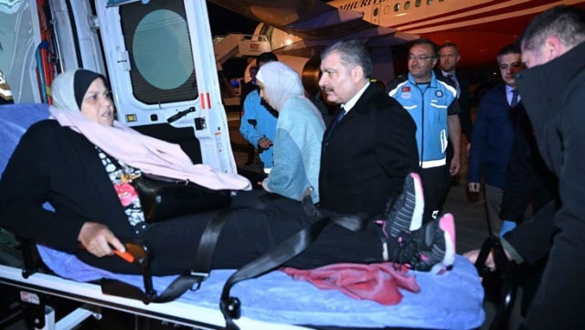 Fahrettin Koca duyurdu! Gazze'den 27 hasta Türkiye'ye getirildi - Resim: 0