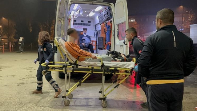 Babasından izinsiz aldığı aracı hurdaya çevirdi: 3 yaralı - Resim: 1