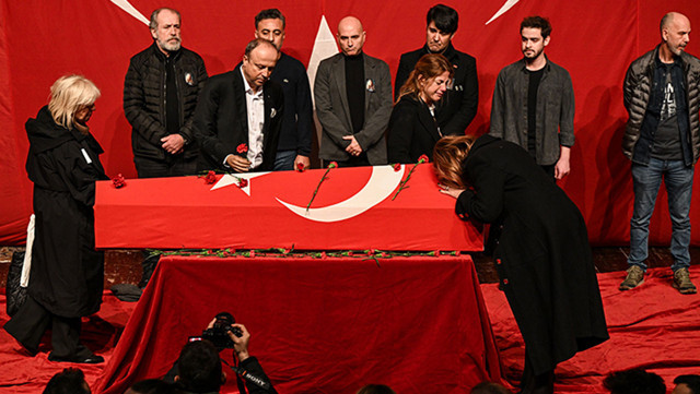 Usta sanatçı Ayla Algan son yolculuğuna uğurlandı! - Resim: 1