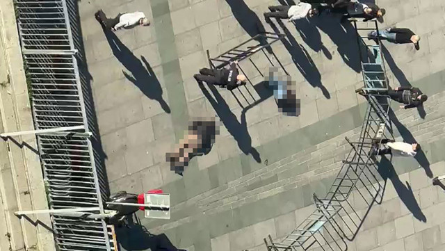 Çağlayan Adliyesi'nde silahlı saldırı! 2 saldırgan öldü, 3'ü polis 6 kişi yaralandı! Bir terörist yaralı yakalandı - Resim: 1