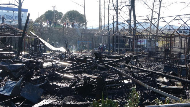 Büyük panik! Kamp alanı alev alev yandı,hepsi küle döndü - Resim: 0