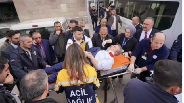 Dün kaza yapmıştı bugün de Destici'nin kaza yapan aracını taşıyan çekici yandı - Resim: 1