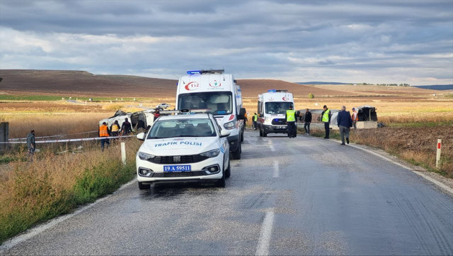 Çorum'da kaza! Minibüs ile tanker çarpıştı: Ölü ve yaralılar var - Resim: 0