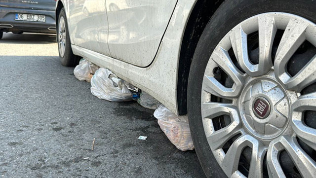 Arabanın yanından geçenler burunlarını tutuyor Eyüpsultan sakinleri isyanda - Resim: 0