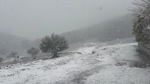 AKOM uyarmıştı! İstanbul'da mevsimin ilk kar yağışı başladı! - Resim: 3