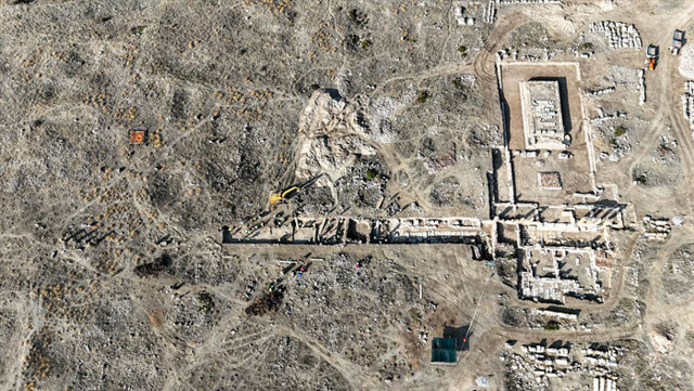 Uşak'ta imparator Hadrianus'a ithafen bulunan kitabede bakın ne yazıyor? - Resim: 0