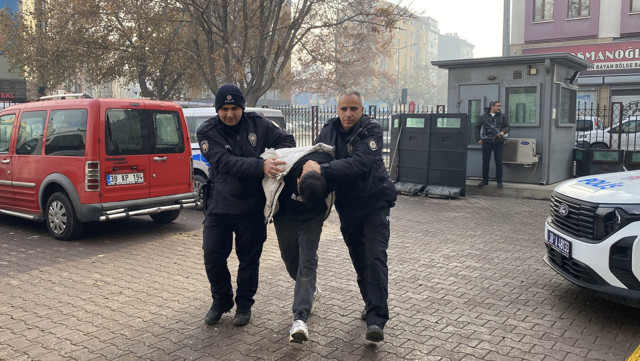 Kayseri'de polisin "dur" ihtarına uymayan araçtakiler kaçamadı - Resim: 1