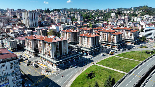 Rize’nin yeni çarşısı kentsel dönüşümde örnek oldu! Bakan Kurum: Rize Meydanı’nın çehresini değiştirdik - Resim: 0