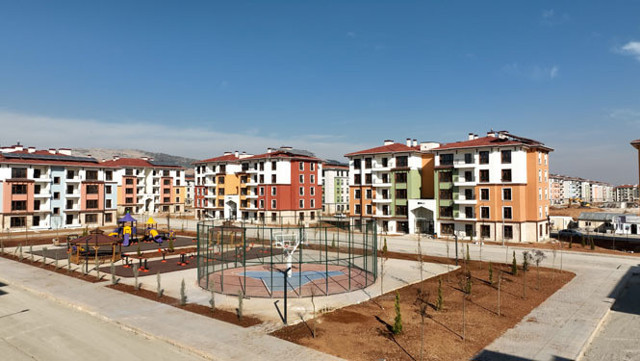 Asrın felaketinin üzerinden 2 yıl geçti! Cumhurbaşkanı Erdoğan’ın katılımıyla Adıyaman’da “Bir oluruz” temalı anma töreni - Resim: 1