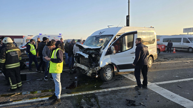 Tekirdağ'da can pazarı! 2 işçi servisi çarpıştı, feci kazada çok sayıda yaralı var - Resim: 0