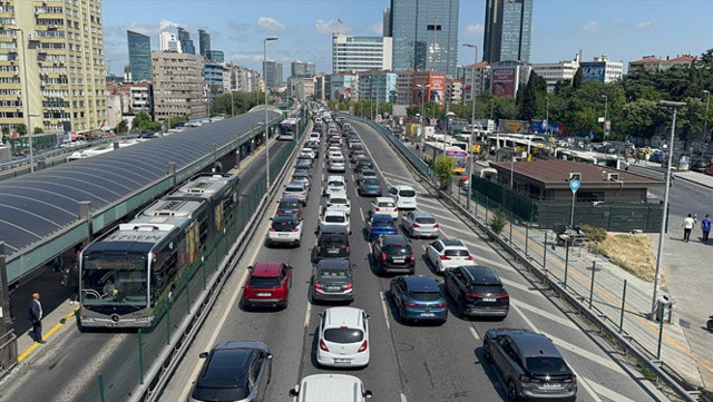 İstanbul'da trafik durma noktasında! - Resim: 0