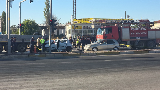 TIR'a arkadan çarptı! Feci kazada anne hayatını kaybetti - Resim: 0