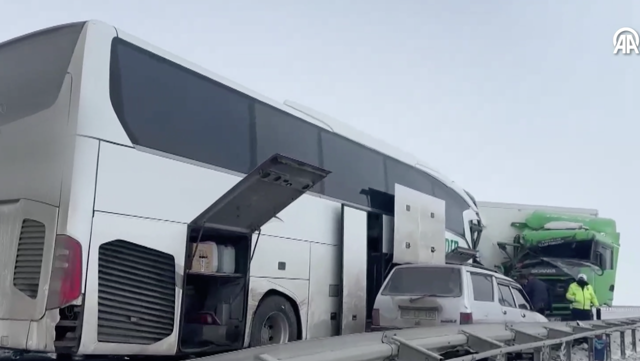 Erzurum'da peş peşe zincirleme kazalar! Ölü ve çok sayıda yaralı var - Resim: 1