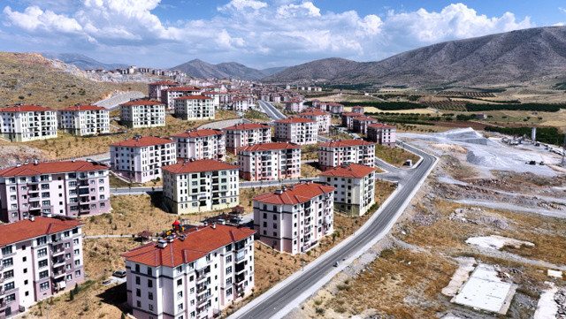 Bakan Kurum, İlk Evim Projesi ile evlerine kavuşan çiftin görüntülerini paylaştı - Resim: 0