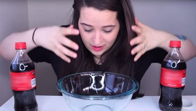 Saçlarını kolayla yıkadı bir anda olanlara bakın - Resim: 1