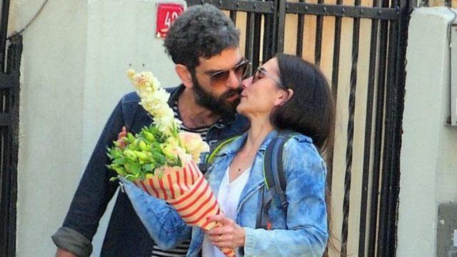 Ünlü çift sokak ortasında dudak dudağa! - Resim: 4