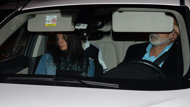 Ünlü oyuncu fena yakalandı yüzünü güneşlikle kapattı ama... - Resim: 2