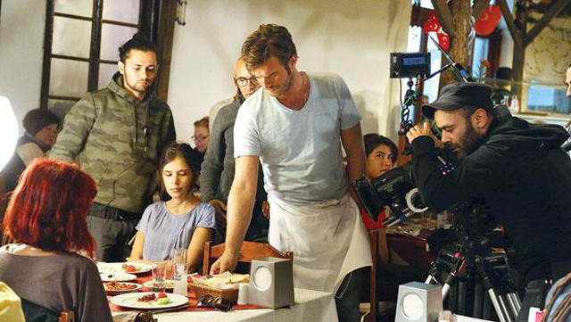 Kıvanç Tatlıtuğ'un yeni projesi 'Hadi Be Oğlum'dan ilk görüntüler geldi! - Resim: 2