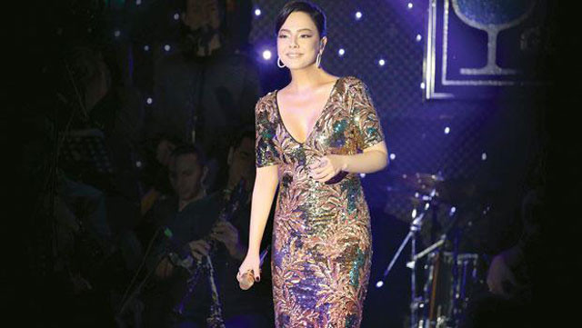 Ebru Gündeş'in yüzü gülüyor - Resim: 1