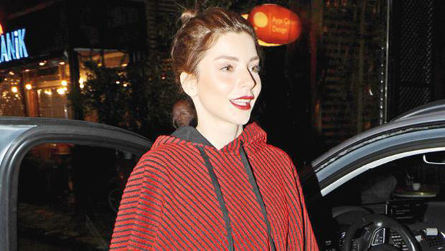 Merve Boluğur gül yağmuruna tutuldu seni çekemeyen anten taksın - Resim: 1