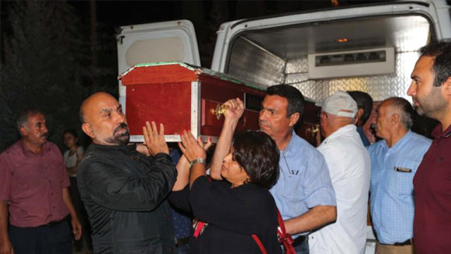 Aysel Tuğluk'un annesinin cenazesinde olay çıktı - Resim: 4