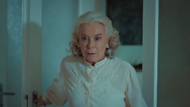 İstanbullu Gelin'de Süreyya ile Faruk'un yatak sahnesi Esma'ya fena yakalandılar  - Resim: 2