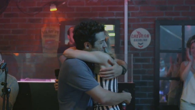 Mert Fırat ve Burcu Biricik'ten büyük beğeni toplayan 'İki Yabancı' düeti - Resim: 2