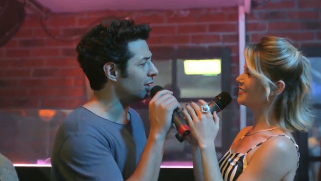 Mert Fırat ve Burcu Biricik'ten büyük beğeni toplayan 'İki Yabancı' düeti - Resim: 4