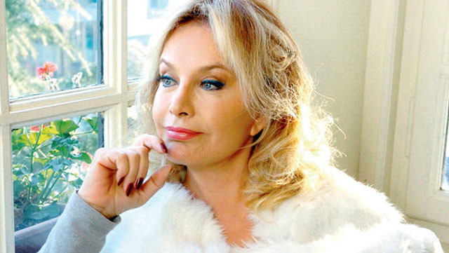 Emel Sayın'dan korkutan haber apar topar hastaneye kaldırıldı! - Resim: 1