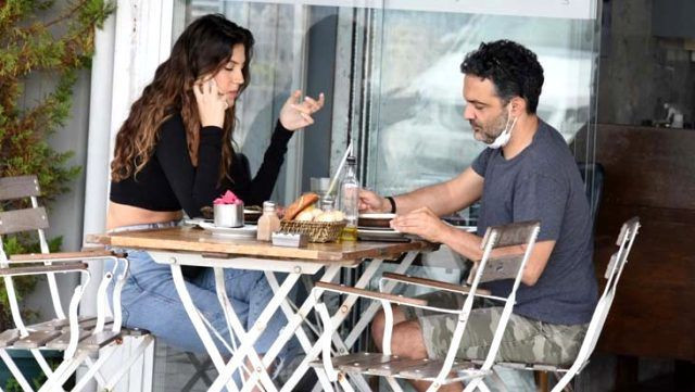 15 yaş küçük sevgilisi Melodi Erbirliler ile Şef Arda Türkmen  ilk kez görüntülendi - Resim: 3