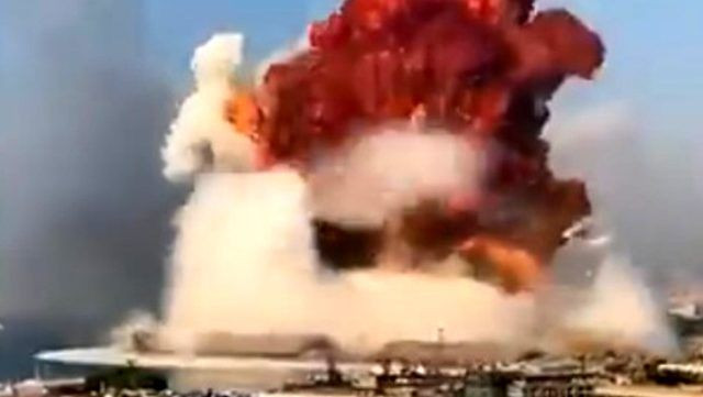 Lübnan'ın başkenti Beyrut'ta büyük patlama! Ölü ve yaralılar var - Resim: 2