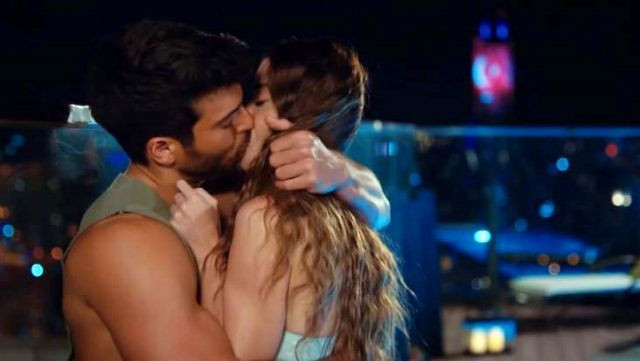 FOX'un Bay Yanlış taktiği tutmadı öpüşme sahnesi yuh çektirdi! - Resim: 4