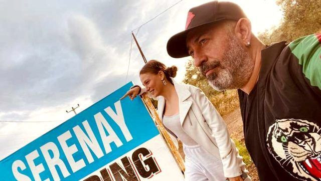 Cem Yılmaz Serenay Sarıkaya ile ayrılık iddialarına kızınca muhabirleri azarladı - Resim: 2